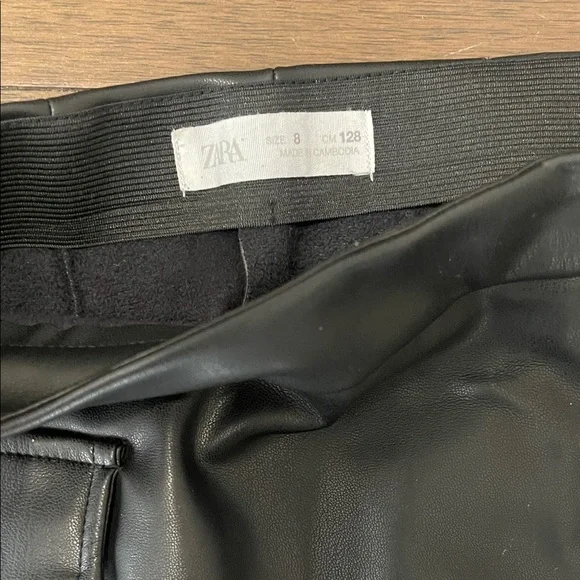 Zara Kids- Black Faux Leather Skort with Buckle - Picture 3 of 3